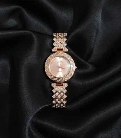 Women's Rose Gold Quartz Watch With Diamond Chain Strap