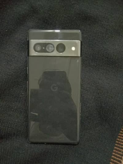 Google pixel 7 Pro 12 GB 128 GB miners a dot just front camer ablur ha