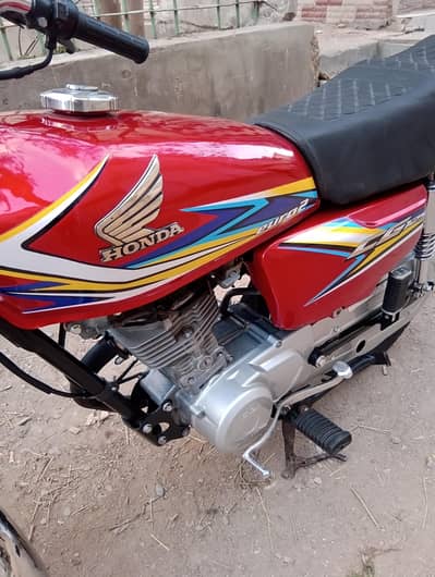 Honda CG 125 2019 Hyderabad Registered ( Croome Per Tayyar Bike )