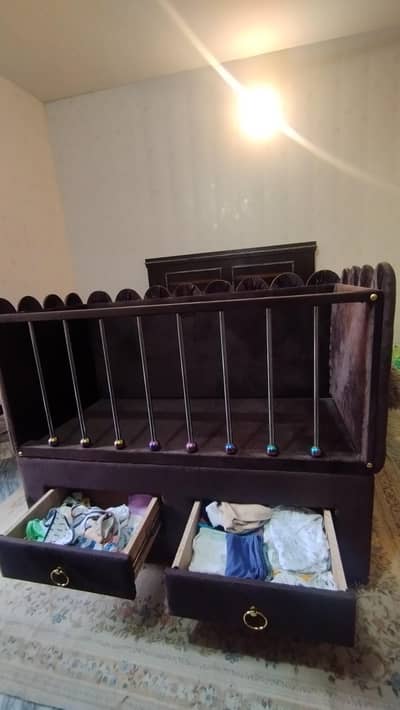 Valvet tufted wooden cot