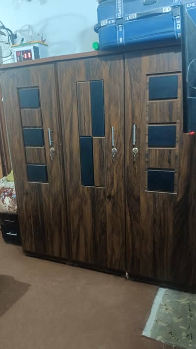 Bed set Almari Dressing side tables divider