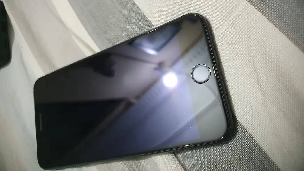 Apple iPhone 7 Plus 0