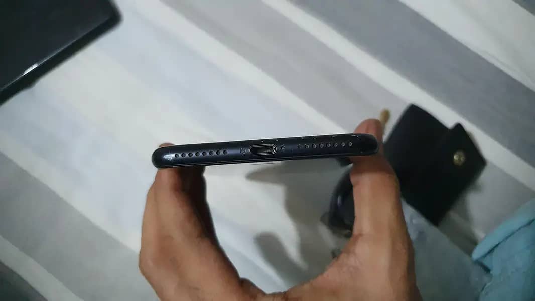 Apple iPhone 7 Plus 1