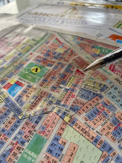 Corner Plot Nashmen 2 Near Park Masjid 150 fit Road Only One Option Corner Plot In Society Very Reasonable Price