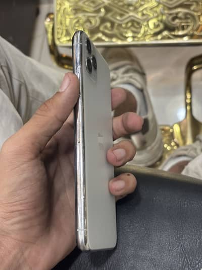 All okay mobile hai 80 battery helath 64 gb 10 by 10