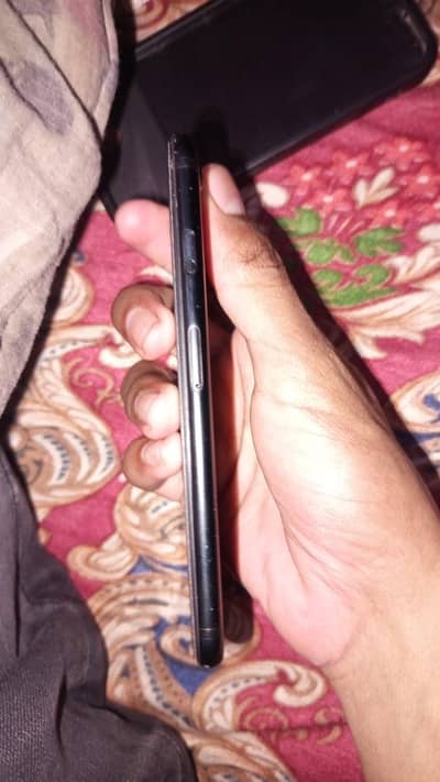 iPhone 7 non pta home button nai chalta baqi all ok h price only 11500