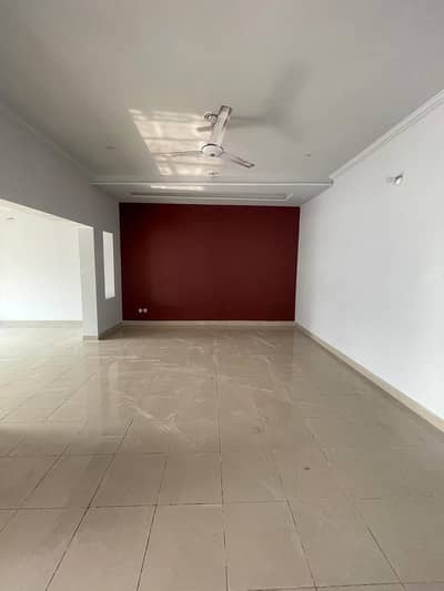 Floor available for rent for office/commercial use