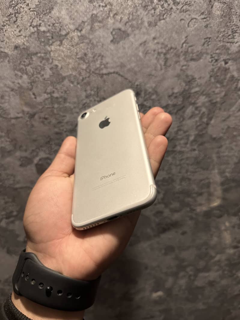 Iphone 7  sim working 4