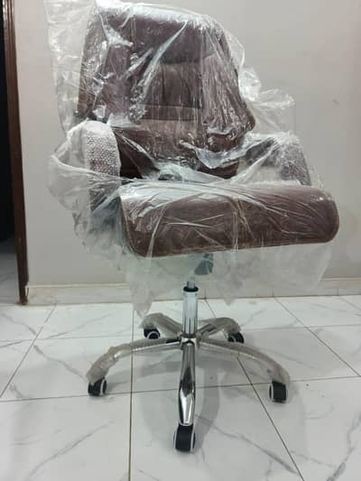 BOSS CHAIR Brand new just 30k only