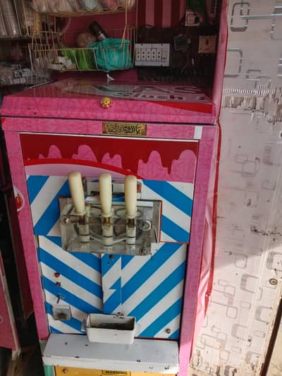 Ice cream machin Con ice cream