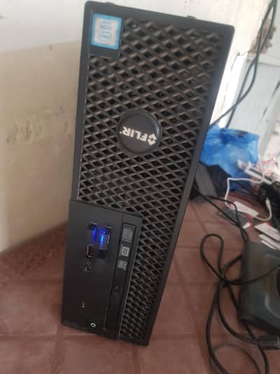 Dell intel Xeon E3-1245 GB Ram 128 ssd 1GB graphic card with LCD