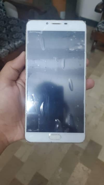 C9 pro 6gb 128gb condition 10/8 fresh led. .