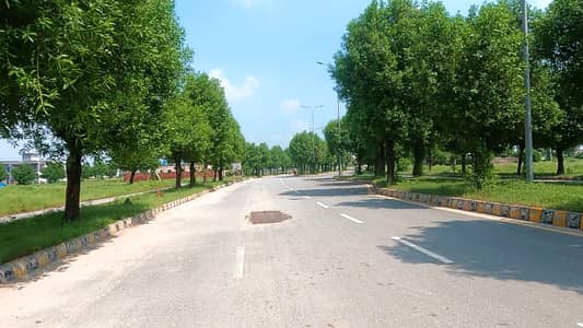 Unoccupied Prime Location Residential Plot Of 5 Marla Is Available For sale In Grand Avenues Housing Scheme