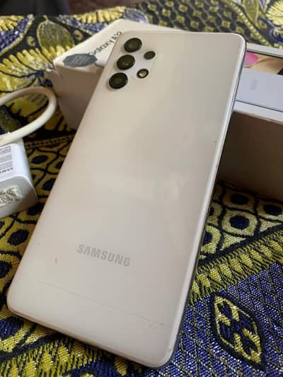 Samsung A32.6rm. 128gb condition mint family use one hand no open rapir