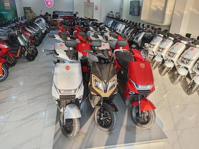 Metro All Model Electric Scooties/Scooty 2026 Model/Evee/Ramza/Yadea