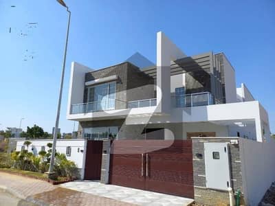 500sq Yd Luxury Villa FOR SALE. 2 Km From Entrance Of BTK. 6 Bed DDL 2 Kitchens