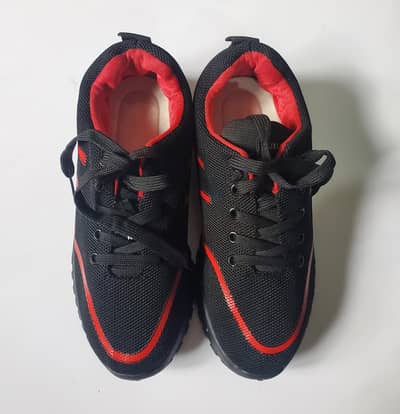 Each Shoe pair for Rs 1000