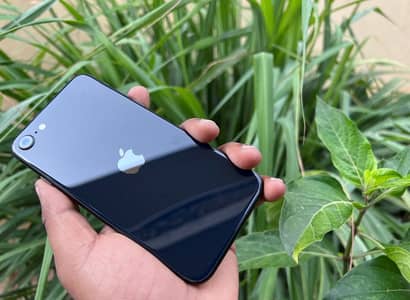 Apple iPhone SE 3rd Gen (64GB) Midnight