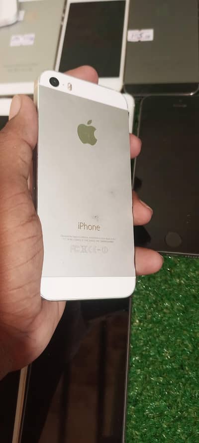 iPhone 5s 32Gb' Gb ~√  4000Rs
