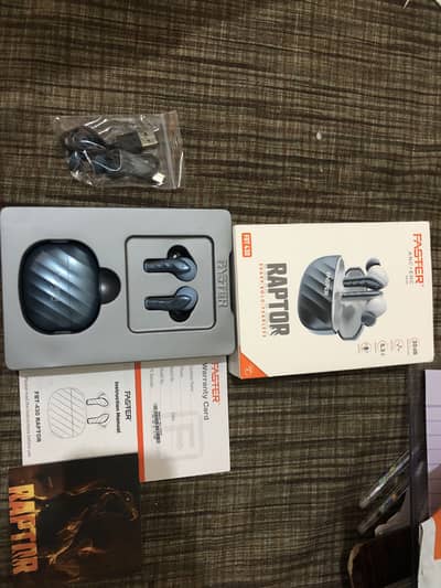 Faster Raptor Earbuds