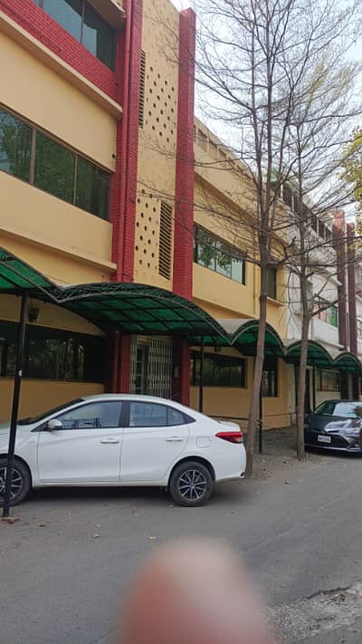 1.5 Kanal Triple Storey Commercial Building On Lytton Road Near Chowk Jan Mander Orange Station