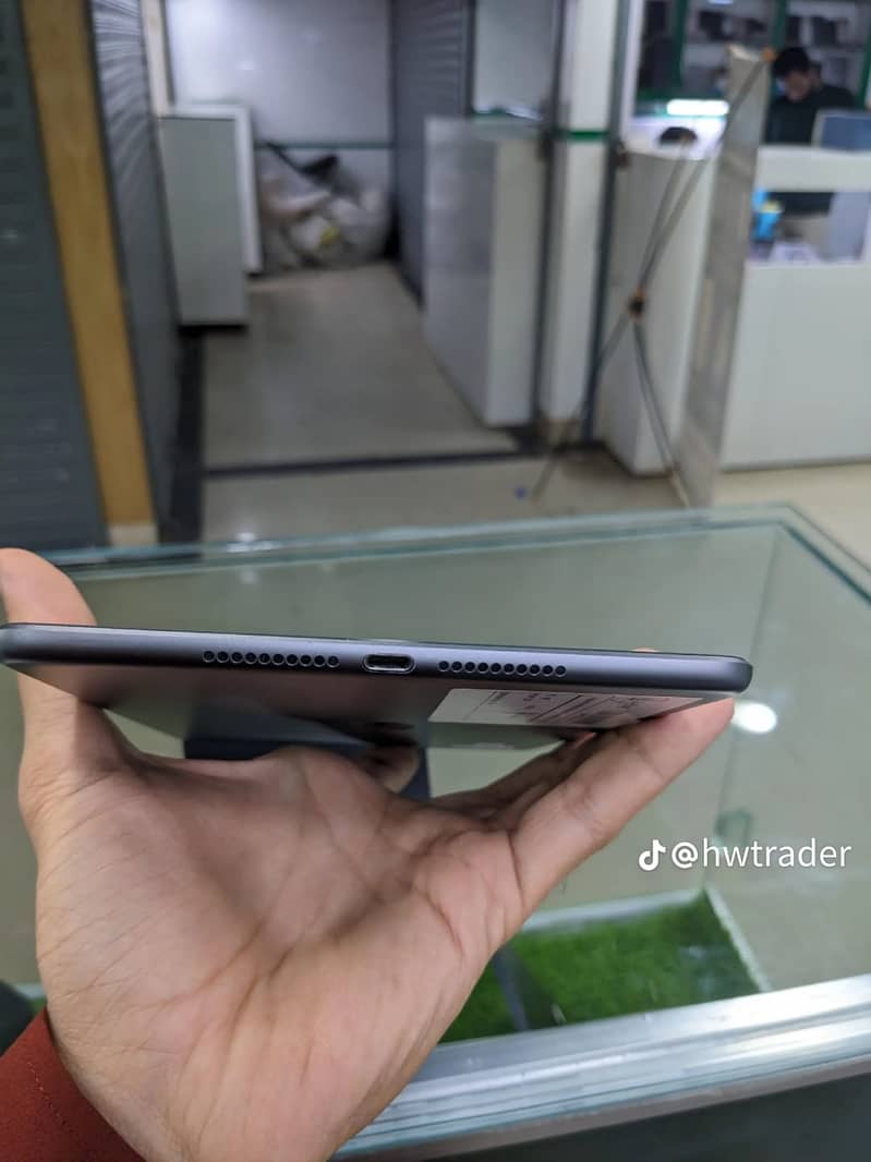 Apple iPad mini 5 (5th Gen) – 64GB/256GB 1