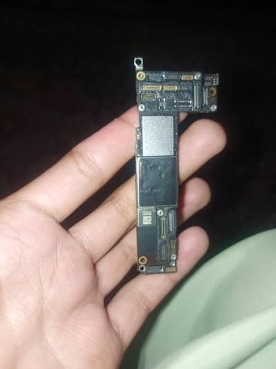 iPhone 12 board iCloud locked