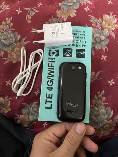 Finger size mobile | LTE 4G wifi mobile | Uniheart T200 mobile mini