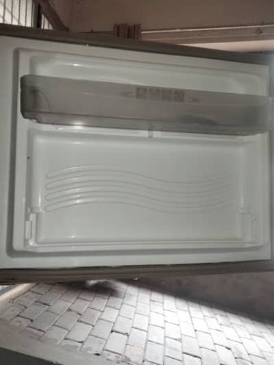 Dawlance Refrigerator. Fast Cooling Large Storage