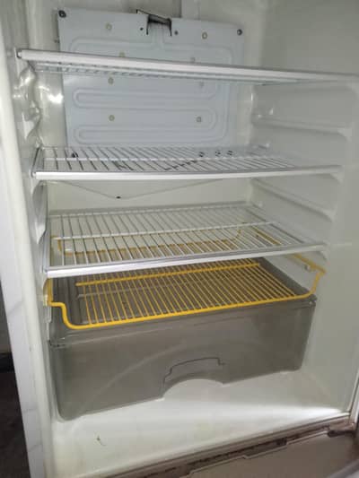 Dawlance Refrigerator. Fast Cooling Large Storage