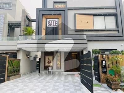 A BEAUTIFUL 10 MARLA HOUSE FOR SALE IN GULMOHAR BLOCK SECTOR C BAHRIA TOWN LAHORE