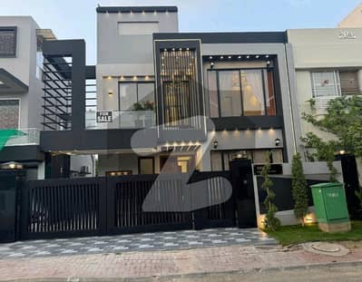 A PRIME LOCATION 10 MARLA LUXURY HOUSE FOR SALE IN JASMINE BLOCK SECTOR C BAHRIA TOWN LAHORE