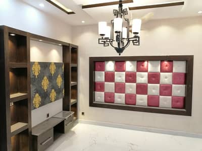 A BEAUTIFUL 8 MARLA HOUSE FOR SALE IN UMAR BLOCK SECTOR B BAHRIA TOWN LAHORE