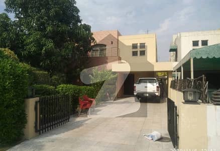 A PRIME LOCATION 12 MARLA HOUSE FOR SALE IN SAFARI VILLAS SECTOR B BAHRIA TOWN LAHORE