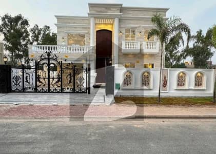 A BEAUTIFUL 1 KANAL HOUSE FOR SALE IN OVERSEAS B BAHRIA TOWN LAHORE
