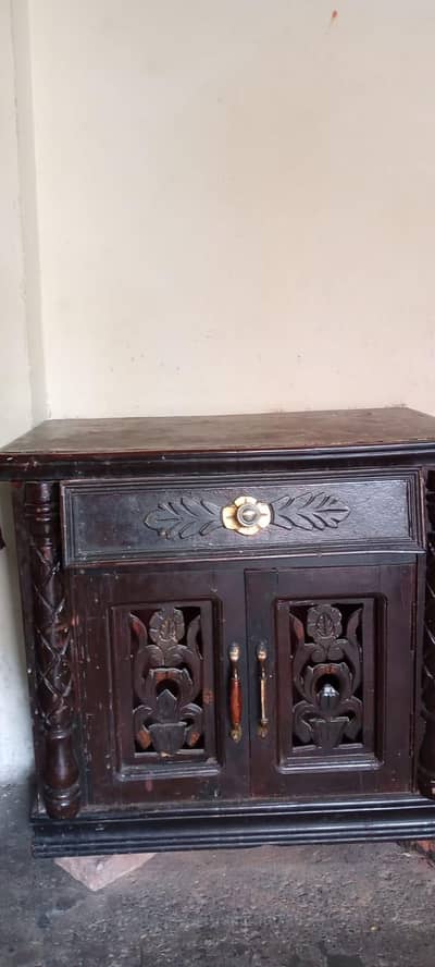 King size bed Dressing table 2 side tables