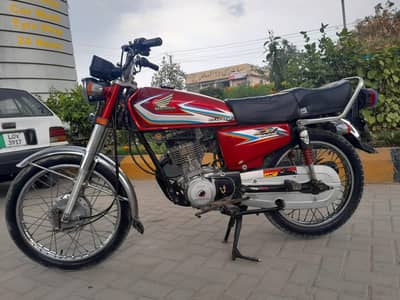 Honda 125 Lahore nbr 2016 model total original bike