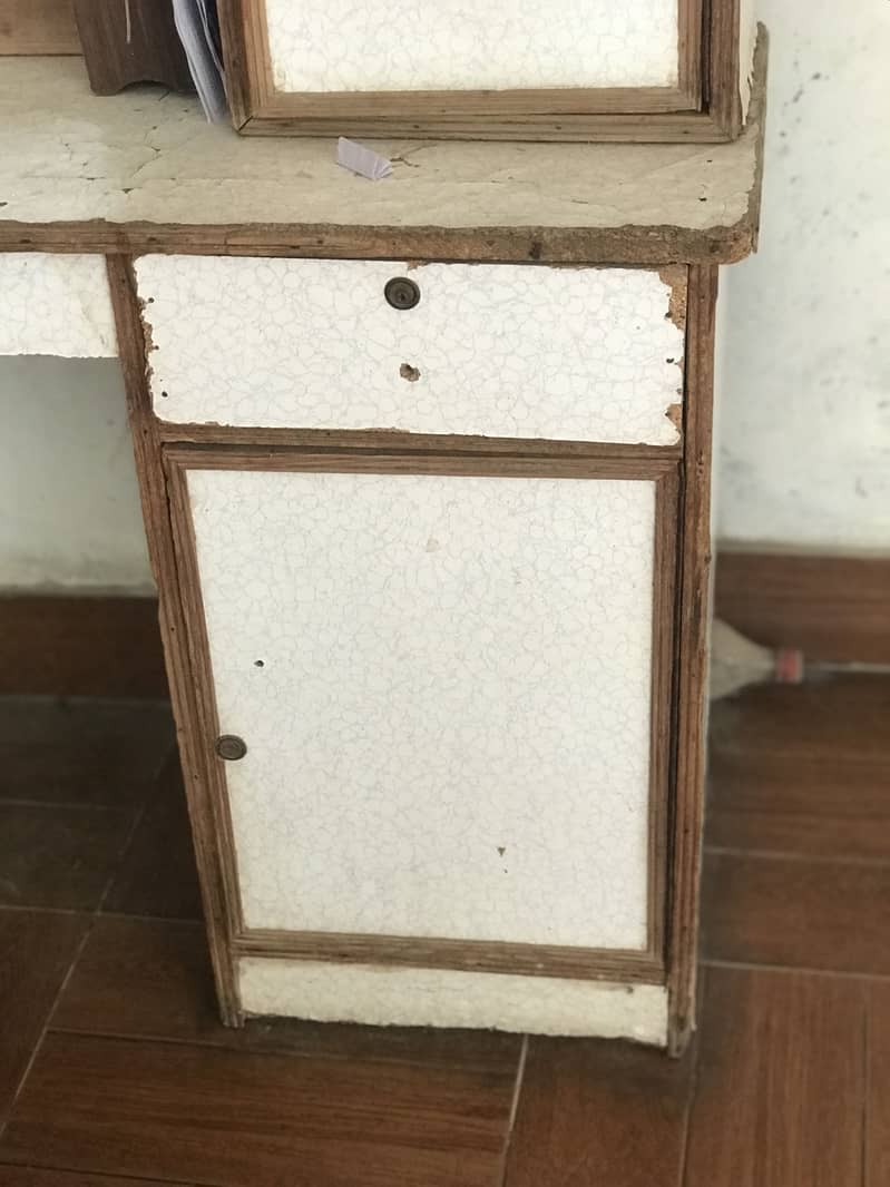 Dressing table with mirror 0