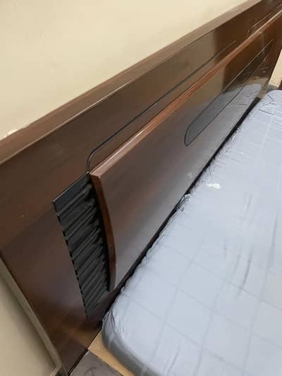 Wooden Queen Size Bed