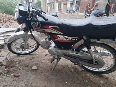 Honda CD70 2024 One Hand Use