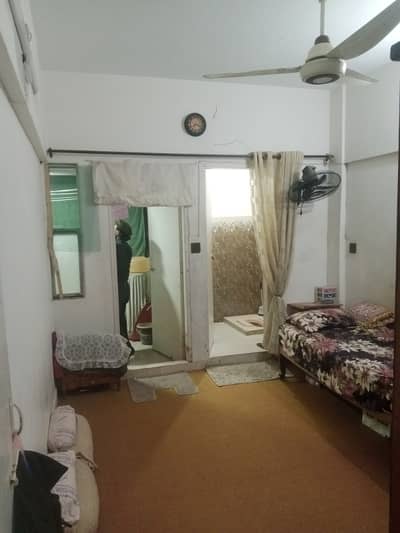 A Flat Of 800 Square Feet In Karachi
