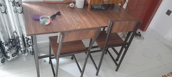 heavy study table with 2 chairs