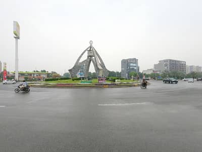 Can Be Pair As 8+8 At 150' Main Boulevard Rafi Block Near Grand Mosque Near Clock Chowk In The Main Commercials Hub Of Bahria Town.