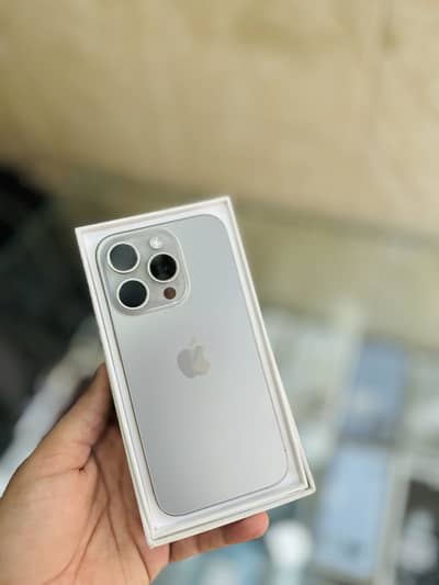 iPhone 15pro natural Taitanium 94 bettrey health