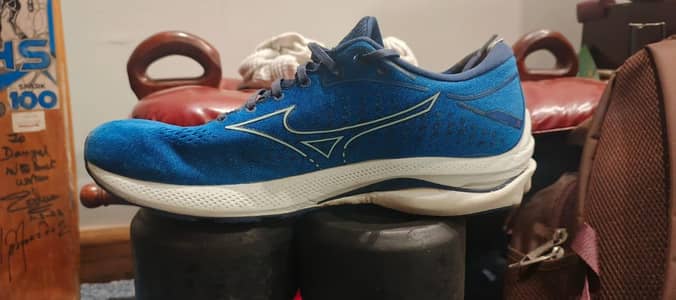 Mizuno wave rider 25