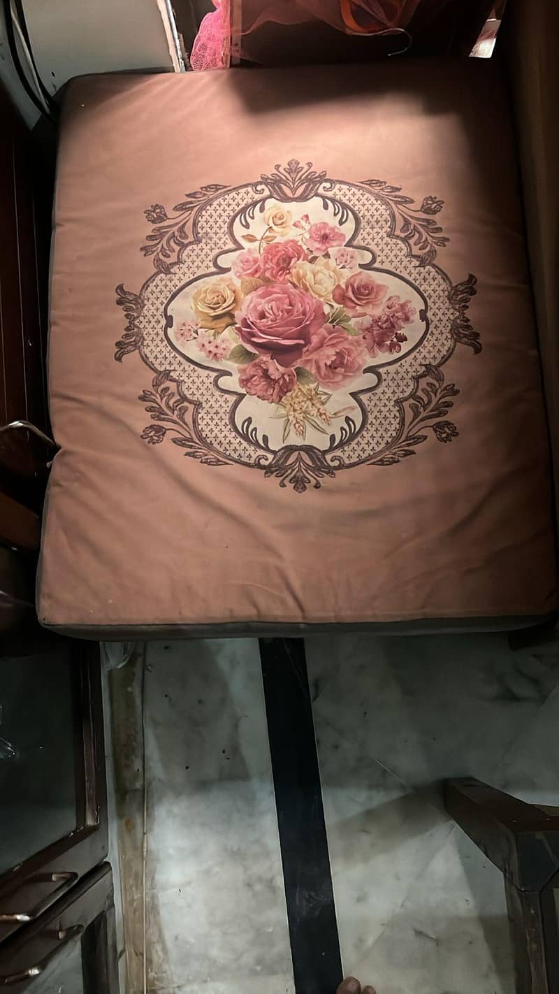 L shape sofa and Table 0