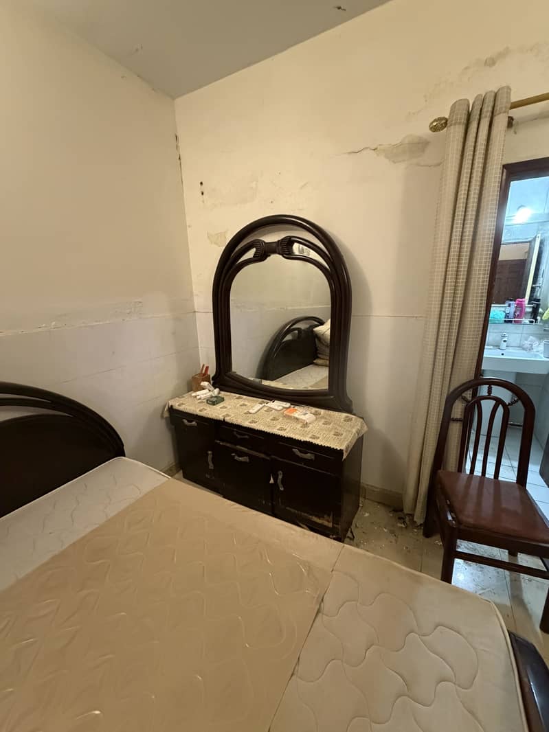 Bed with dressing table 1