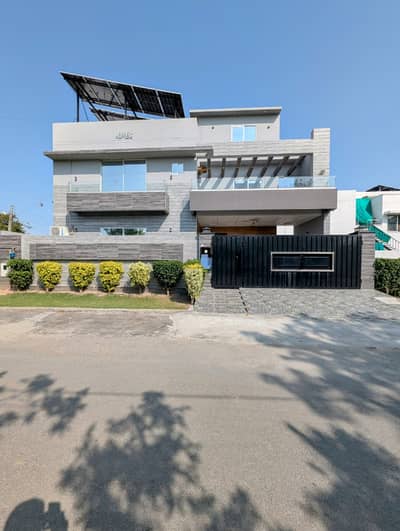 Hot Deal! 10 Marla Slightly Used 4 Bedroom Park Facing House For Sale Demand 350 Lac Negotiable