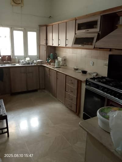 Single Story House Prime Location