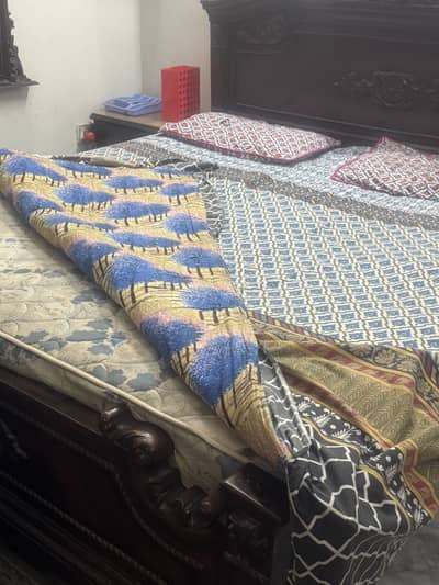 Chiniot bed and mattress with mirror